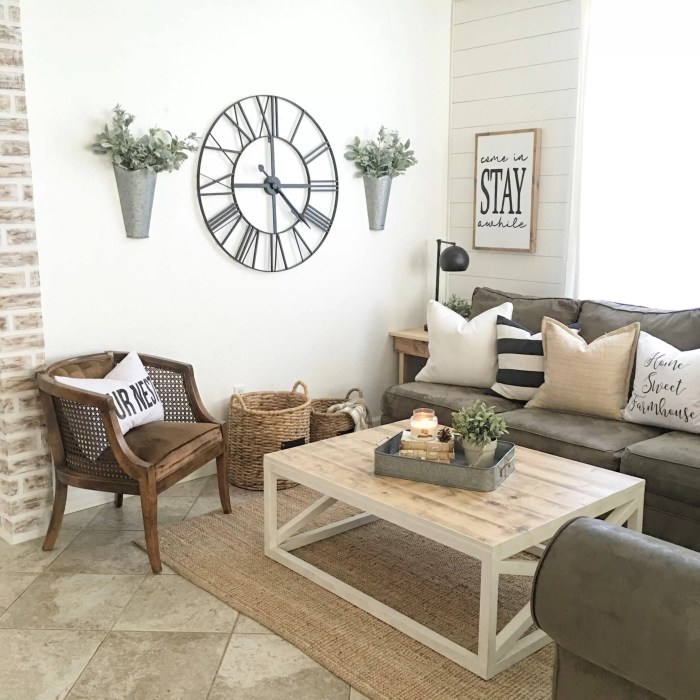 How to decorate a small round living room