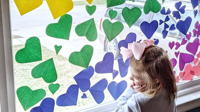 How to decorate window with hearts