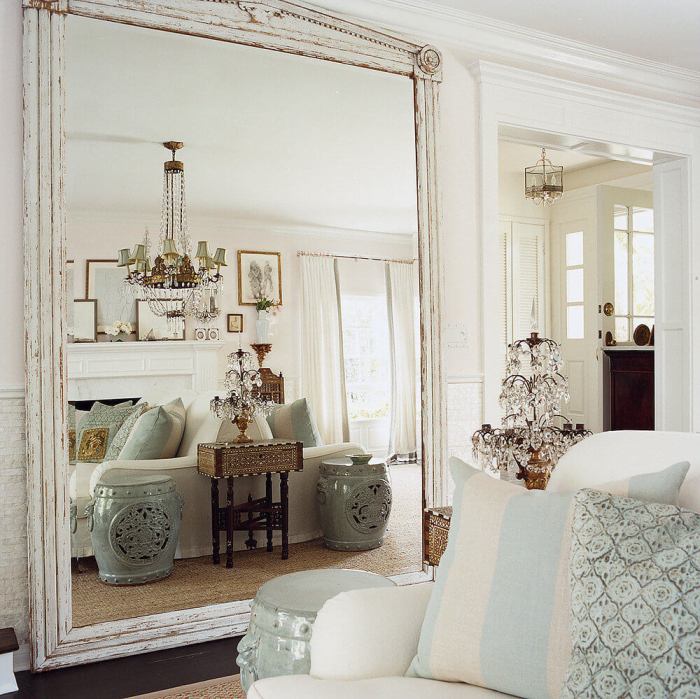 How to decorate mirrors in living room