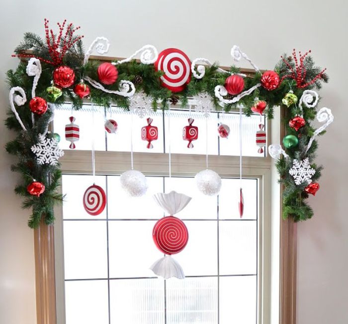 How to decorate inside windows for christmas