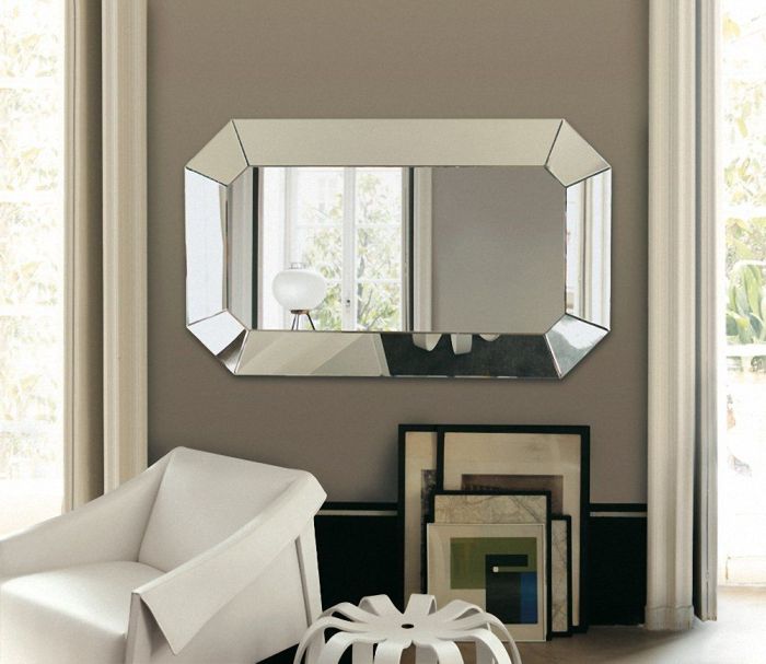 How to decorate mirrors in living room