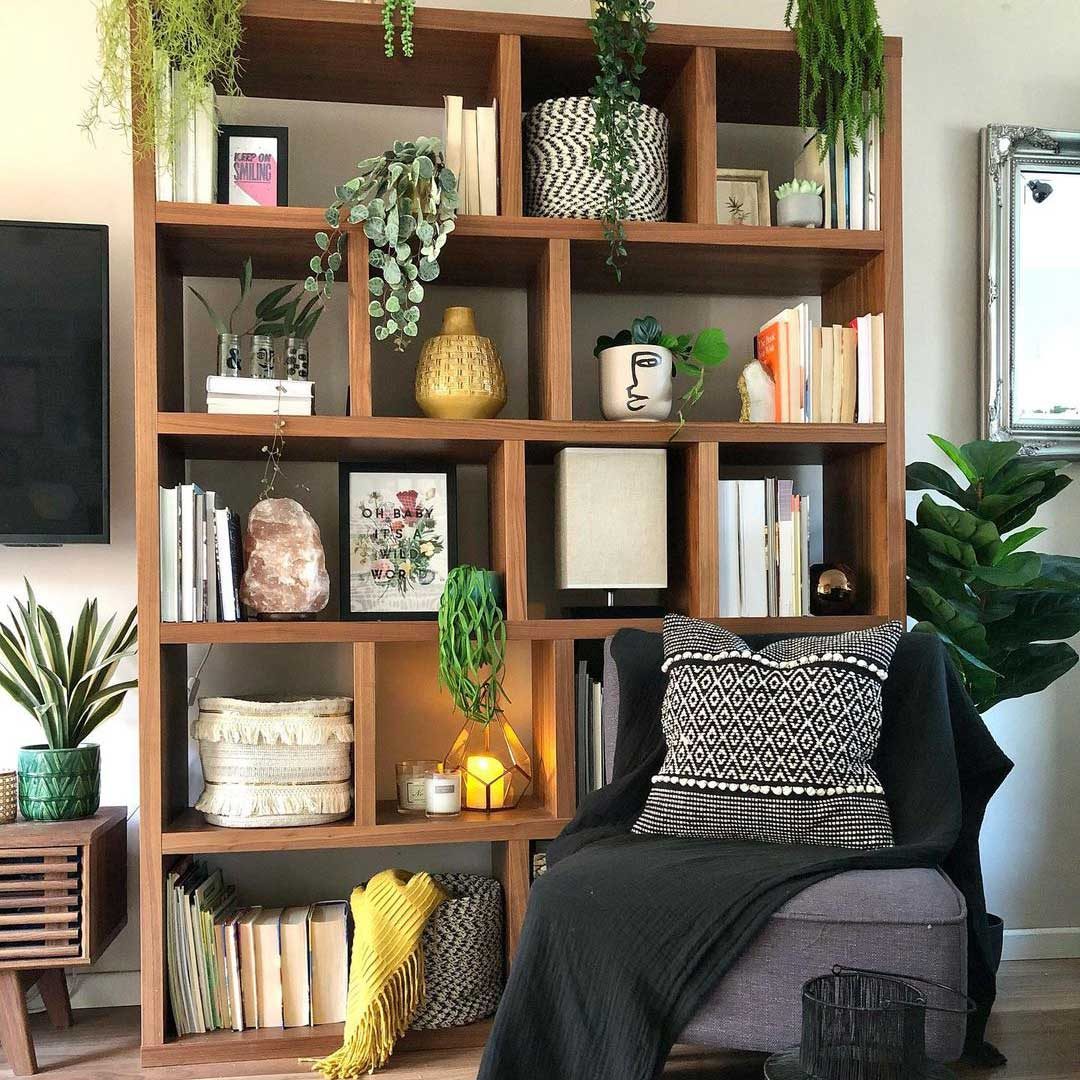 How to decorate shelves living room